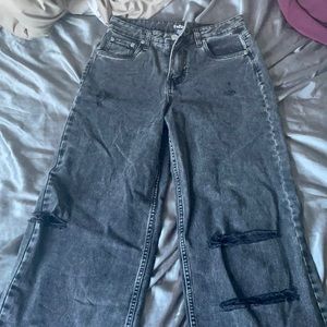 Grey wide-legged baggy pants
